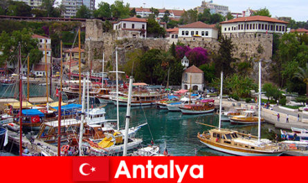 Akdeniz kıyısında Türkiye Antalya tatil köyü