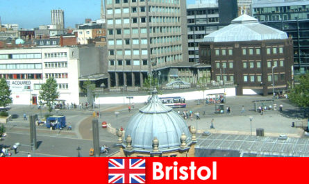 Seyahat tatilcileri için İngiltere'de Bristol şehrinde gezi