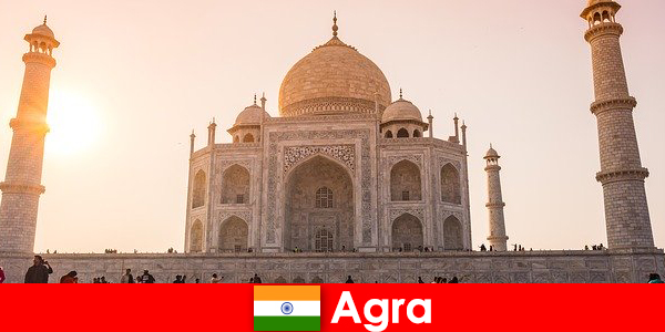 Agra Hindistan’da etkileyici saray kompleksleri tatilciler için bir seyahat ipucu