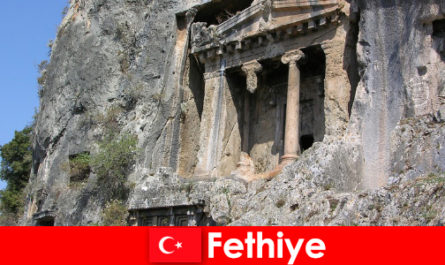 Fethiye deniz kenarında çok sayıda anıt bulunan antik bir şehir