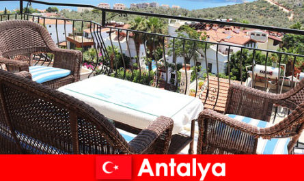 Türkiye'deki misafirperverlik yine Antalya'daki turistler tarafından teyit edildi
