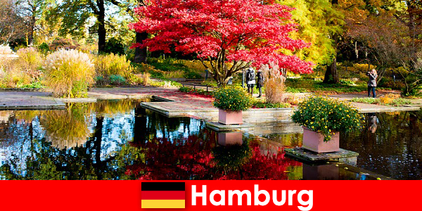 Rahatlatıcı tatiller için büyük parklara sahip bir liman kenti Hamburg