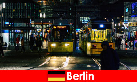 Gece hayatından sıcak eskort fahişelerle Berlin'de fuhuş