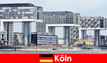 Köln'de heybetli yüksek binalar yabancıları şaşırtıyor