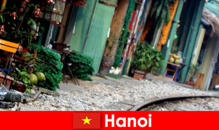 Hanoi, dar sokakları ve tramvayları ile Vietnam'ın büyüleyici başkentidir