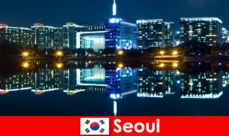 Güney Kore'deki Seul, geleneği modernlikle gösteren büyüleyici bir şehirdir