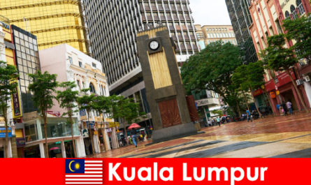 Kuala Lumpur, Malezya'nın en büyük metropol bölgesinin kültürel ve ekonomik merkezidir
