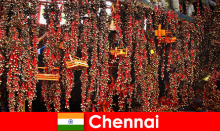 Chennai Hindistan'da tapınaktaki sesler ve yerel danslar yabancıları bekliyor
