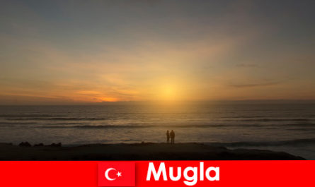 Şehrin kalbini sevenler için pitoresk koylarla Muğla Türkiye'de yaz gezisi