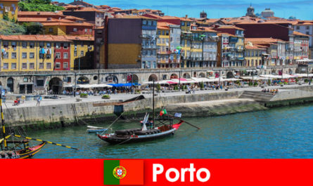 Büyüleyici barlar ve yerel restoranlar ile Porto Portekiz ziyaretçileri için şehir molası