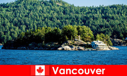 Yabancı turistler için, Kanada'daki Vancouver'ın güzel doğal manzarasında rahatlama ve daldırma