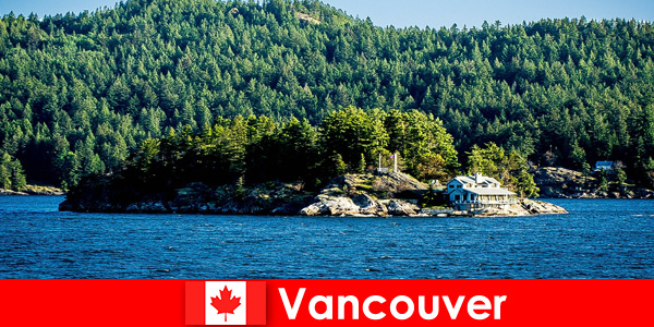 Yabancı turistler için, Kanada’daki Vancouver’ın güzel doğal manzarasında rahatlama ve daldırma
