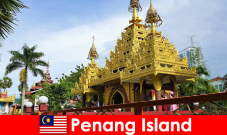 Penang Adası'nın tapınak komplekslerinde yabancı turistler için en iyi deneyim