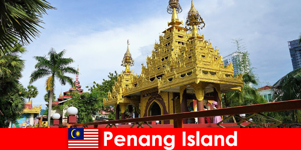 Penang Adası’nın tapınak komplekslerinde yabancı turistler için en iyi deneyim