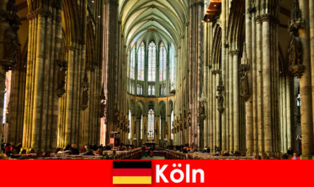 Köln Katedrali'ndeki üç kutsal krala yabancılar için hac
