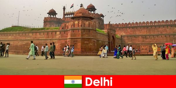 Dünyanın her yerinden kültürel gezginler için Delhi Hindistan’da canlı yaşam