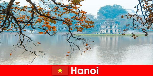 Hanoi Vietnam Yeşim Dağı Tapınağı ve Edebiyat Tapınağı turistleri memnun ediyor