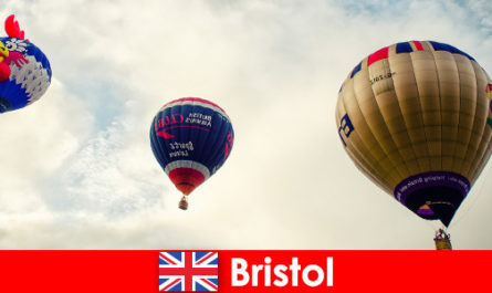Bristol İngiltere üzerinden balon uçuşları için cesur turistler için tatil