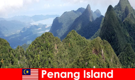 Tatilciler, Penang Adası Malezya'daki fünikülerle harika dış mekanları keşfediyor