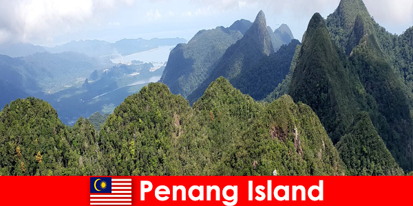 Tatilciler, Penang Adası Malezya’daki fünikülerle harika dış mekanları keşfediyor