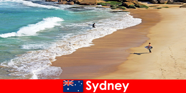Sörf turistleri Sidney Avustralya’da nihai vuruşun tadını çıkarıyor