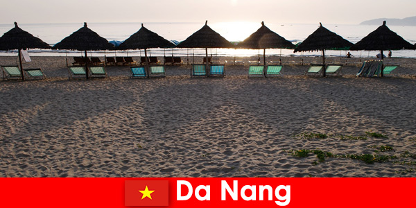 Da Nang Vietnam’da tatilciler için güzel kumlu plajlarda lüks tatil köyleri