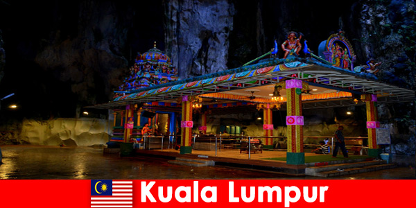 Kuala Lumpur Malezya, gezginlere antik kireçtaşı mağaraları hakkında derin bilgiler veriyor