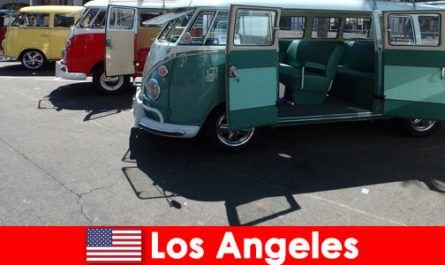 Yabancılar Los Angeles Amerika Birleşik Devletleri'nde gezi için ucuz araba kiralıyor