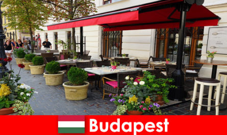 Lüks gastronomi zevkine sahip ziyaretçiler için Budapeşte Macaristan'da kısa tatil yeri