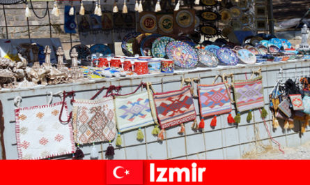 İzmir Türkiye'nin çarşı bölgelerinde yabancılar için gezinme deneyimi