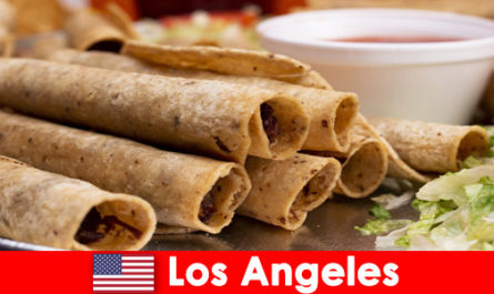 Yabancı ziyaretçiler, Los Angeles Amerika Birleşik Devletleri'ndeki en iyi restoranlarda çeşitli bir mutfak etkinliği bekleyebilirler.