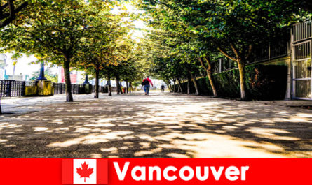 Kanada Vancouver'ın şehir rehberleri, yabancı turistlere yerel köşelere kadar eşlik ediyor