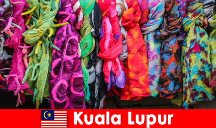 Kuala Lumpur Malezya'daki kültür turistleri mükemmel işçiliği deneyimliyor