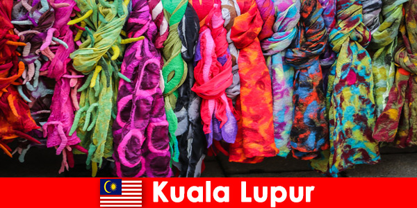Kuala Lumpur Malezya’daki kültür turistleri mükemmel işçiliği deneyimliyor