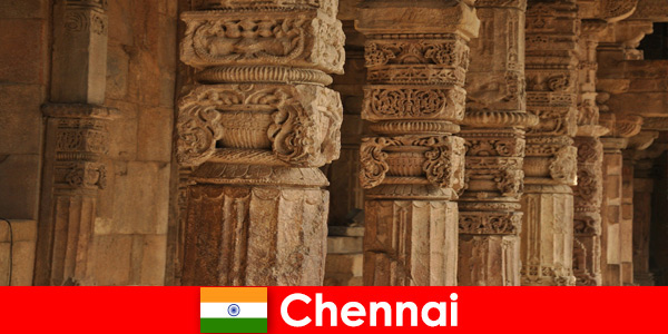 Yabancılar muhteşem renkli tapınakları görmek için Chennai Hindistan’ı ziyaret ediyor
