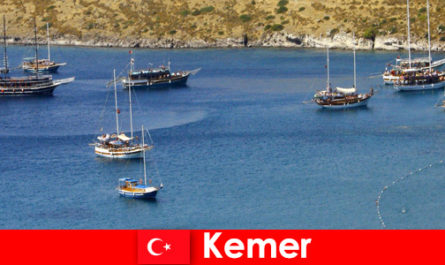 Çiftler ve aşık aileler için Kemer Türkiye'de tekneyle macera gezisi