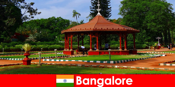 Yurtdışından gelen turistler, Bangalore Hindistan’da harika tekne gezileri ve harika bahçeler bekleyebilirler.