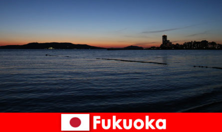 Fukuoka Japonya'nın güzel şehrinde bölgesel grup turu