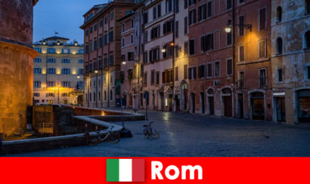 Turistler için sonbaharda Roma İtalya'ya en güzel turistik yerlere kısa yolculuk