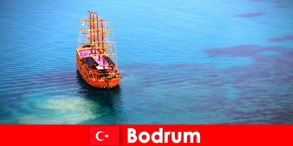 Güzel Bodrum Türkiye’de arkadaşlarla üyeler için kulüp gezisi
