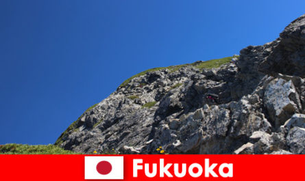 Yabancı spor turistleri için Fukuoka Japonya'daki dağlara macera gezisi