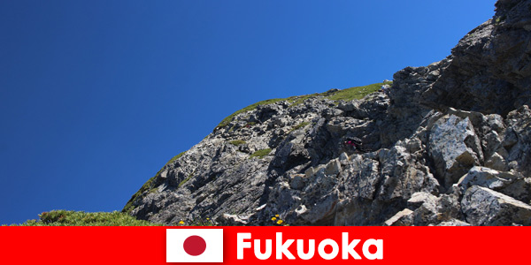 Yabancı spor turistleri için Fukuoka Japonya’daki dağlara macera gezisi
