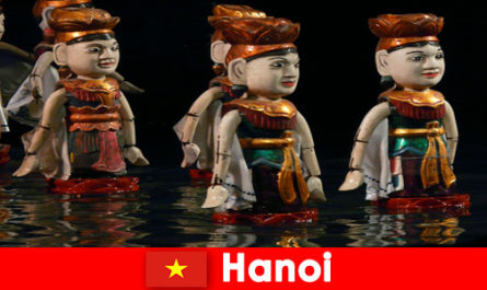 Su kuklası tiyatrosundaki ünlü performanslar, Hanoi Vietnam'daki yabancılara ilham veriyor