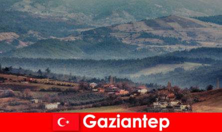 Gaziantep Türkiye'de dağlar ve vadiler boyunca rehberli turlarla yürüyüş rotaları
