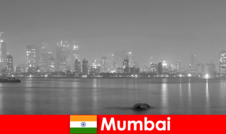 Çeşitliliğe hayran kalacak yabancı turistler için Mumbai Hindistan'da büyük şehir havası