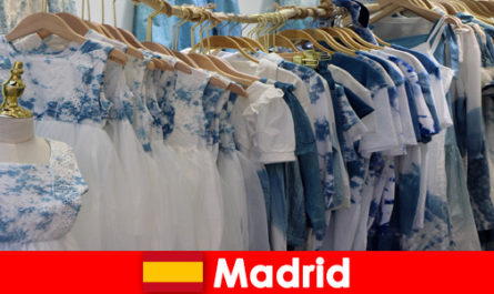 Madrid İspanya'daki en iyi dükkanlarda yabancılar için alışveriş