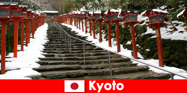 Spa tatilcileri için Kyoto Japonya’da güzel kış manzarası