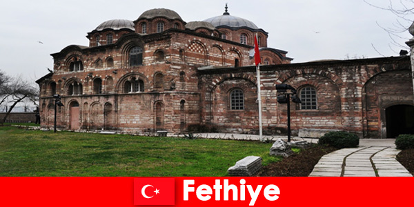 Hobi arkeolojisi Fethiye Türkiye’de genç ve yaşlı ziyaretçiler için