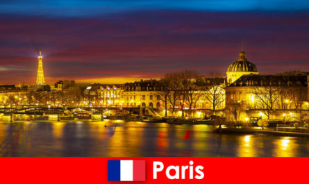 Paris Fransa'daki eğlence şeridinde bekarlar için gezi