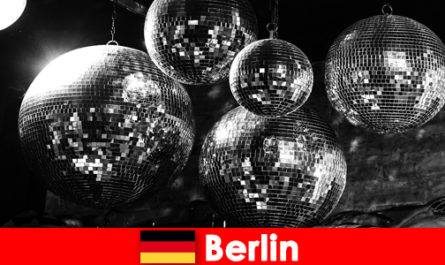 Escort Berlin Almanya Tatilciler profesyonel telekızları sever